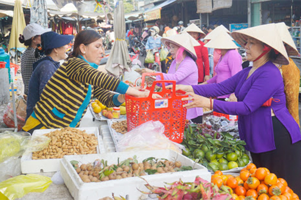 Thói quen đi chợ thường xuyên của phụ nữ Việt Nam